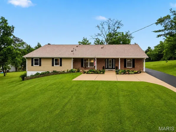 14 Ferndale Dr, Fenton, MO 63026