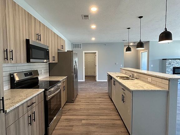 5th image of 2724 Silver St #203