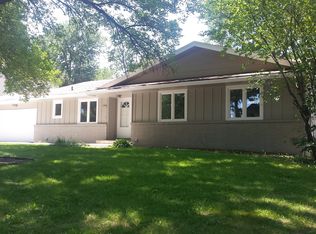 1914 80th St, Windsor Heights, IA 50324