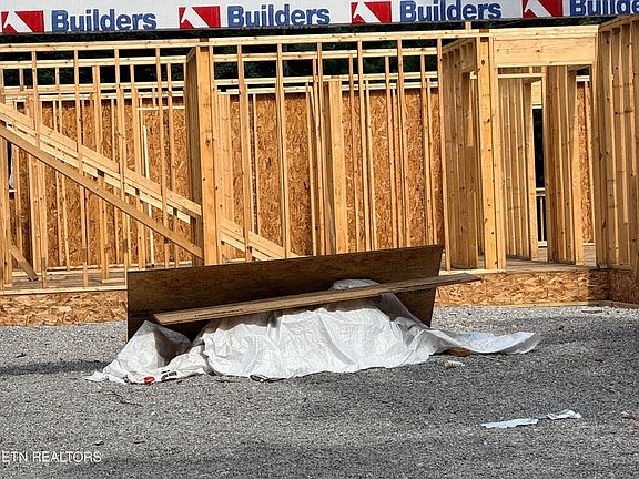 4th image of 250 Stone Cliff Ln