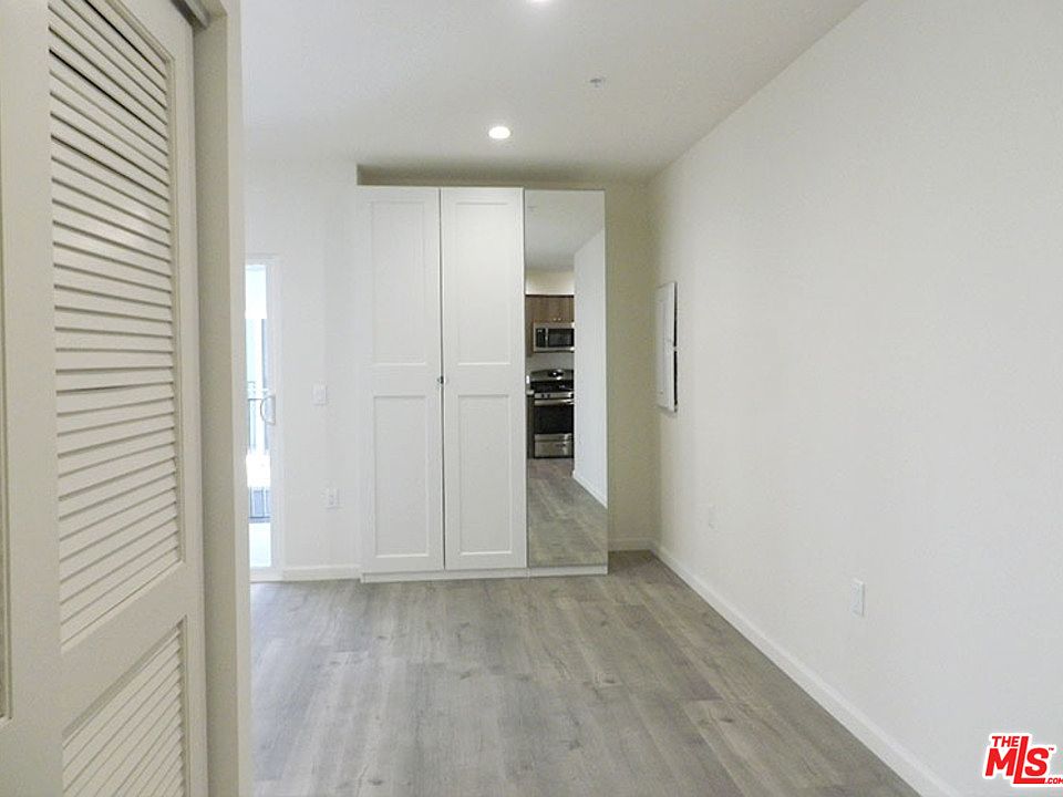 1st image of 1019 S Catalina St #401