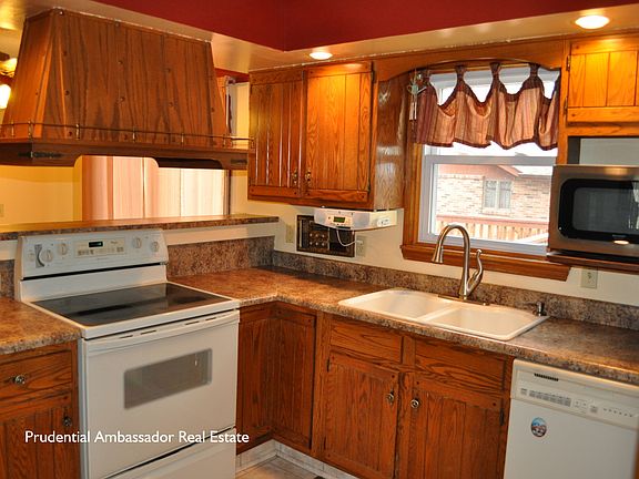 4th image of 1040 Dale Dr