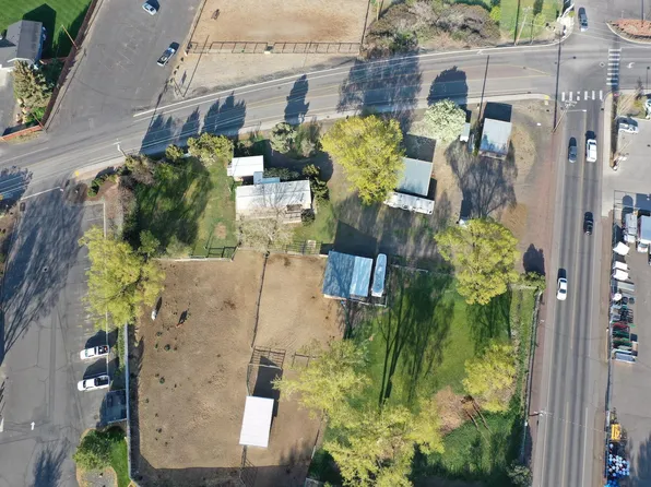 972 S Main St, Prineville, OR 97754