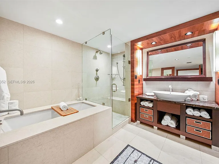6801 Collins Ave #604 — Photo 5