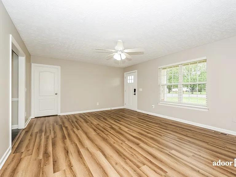 213 Merlin Dr — Photo 4