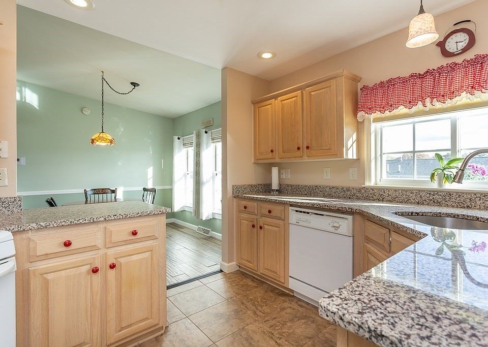 21 Stone Meadow Dr, Bridgewater, MA 02324 Zillow