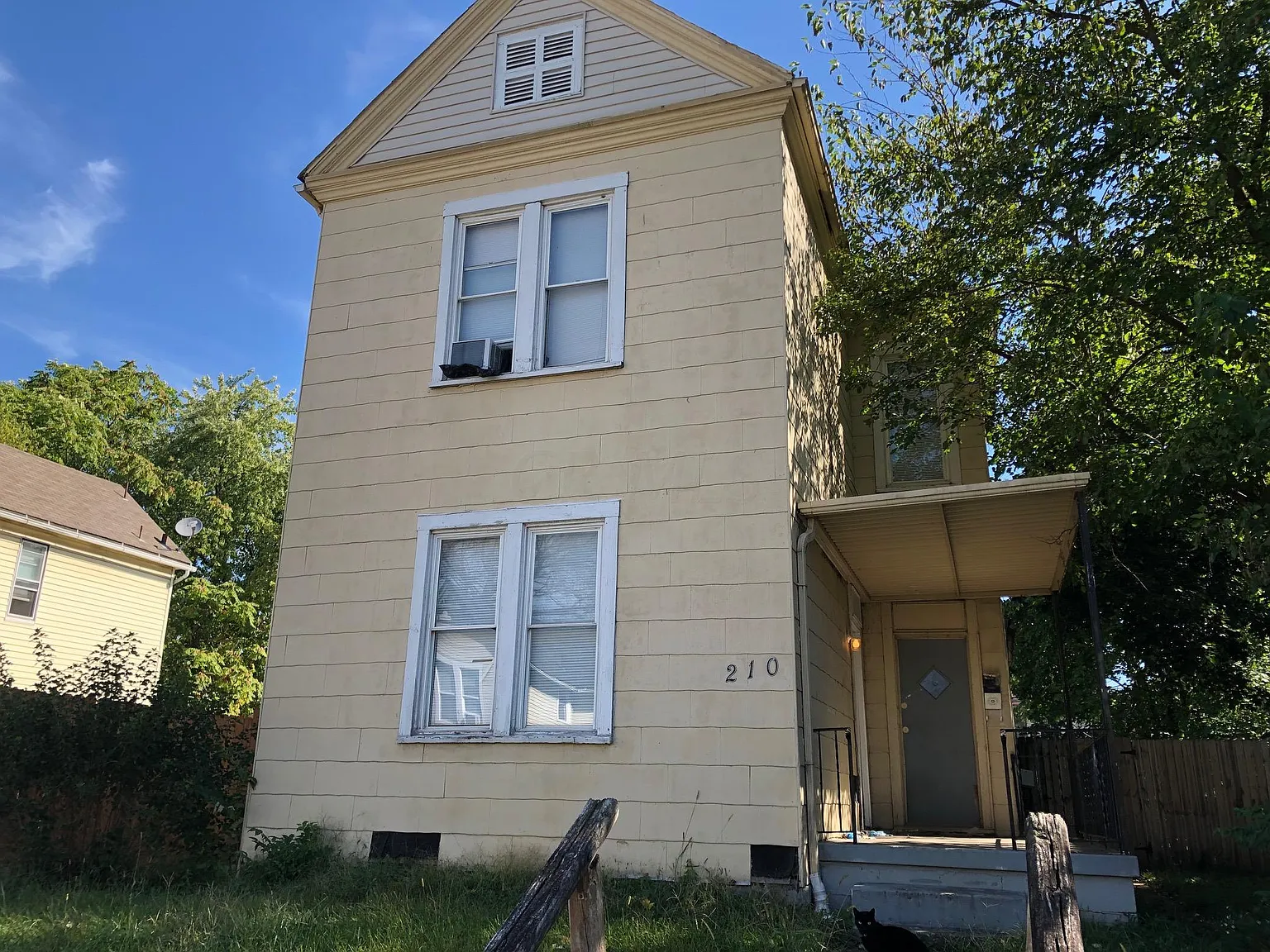 210 S Cypress Ave photo 1