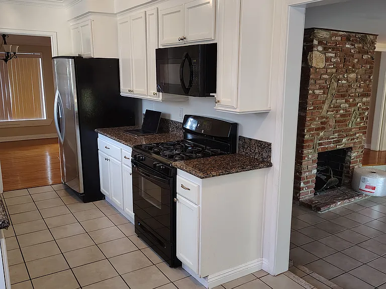 4734 Allott Ave — Photo 11