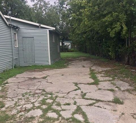 2nd image of 1343 W Harlan Ave