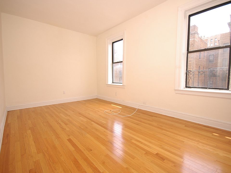 2nd image of 3609 Broadway Frnt 5