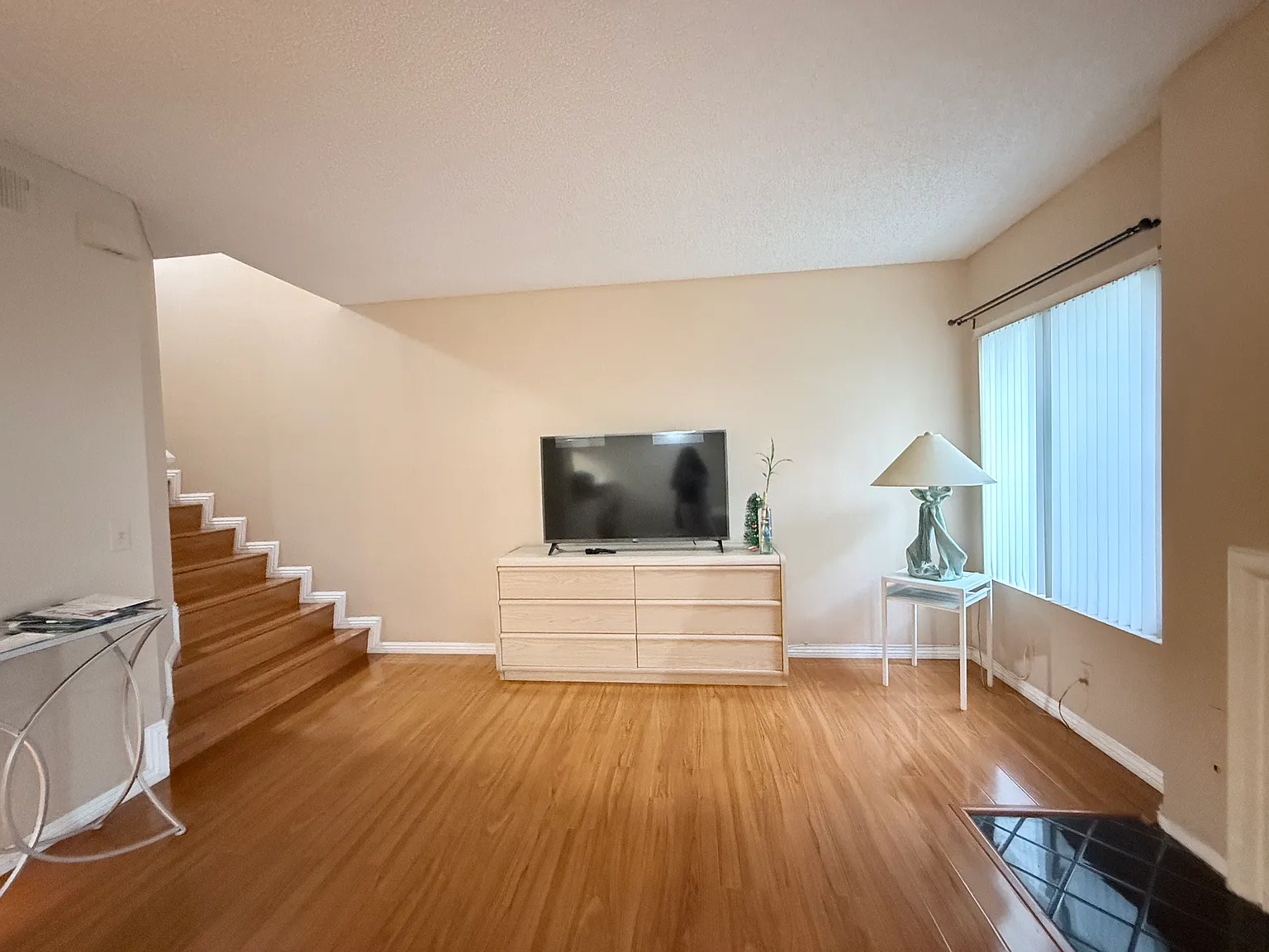 1 bed, 400 sqft, $1,100 — Photo 2