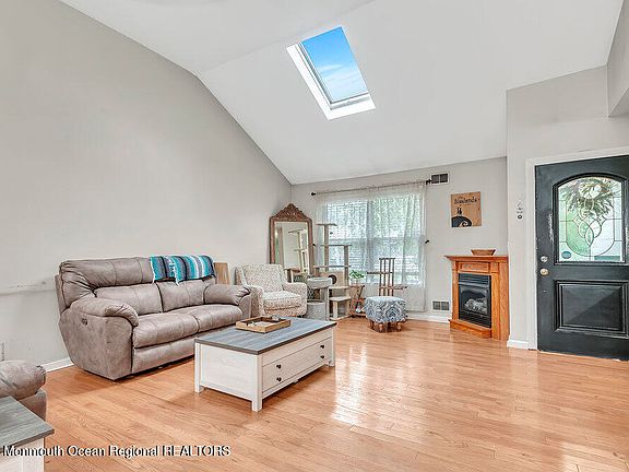 5th image of 1317 Wellington Avenue
