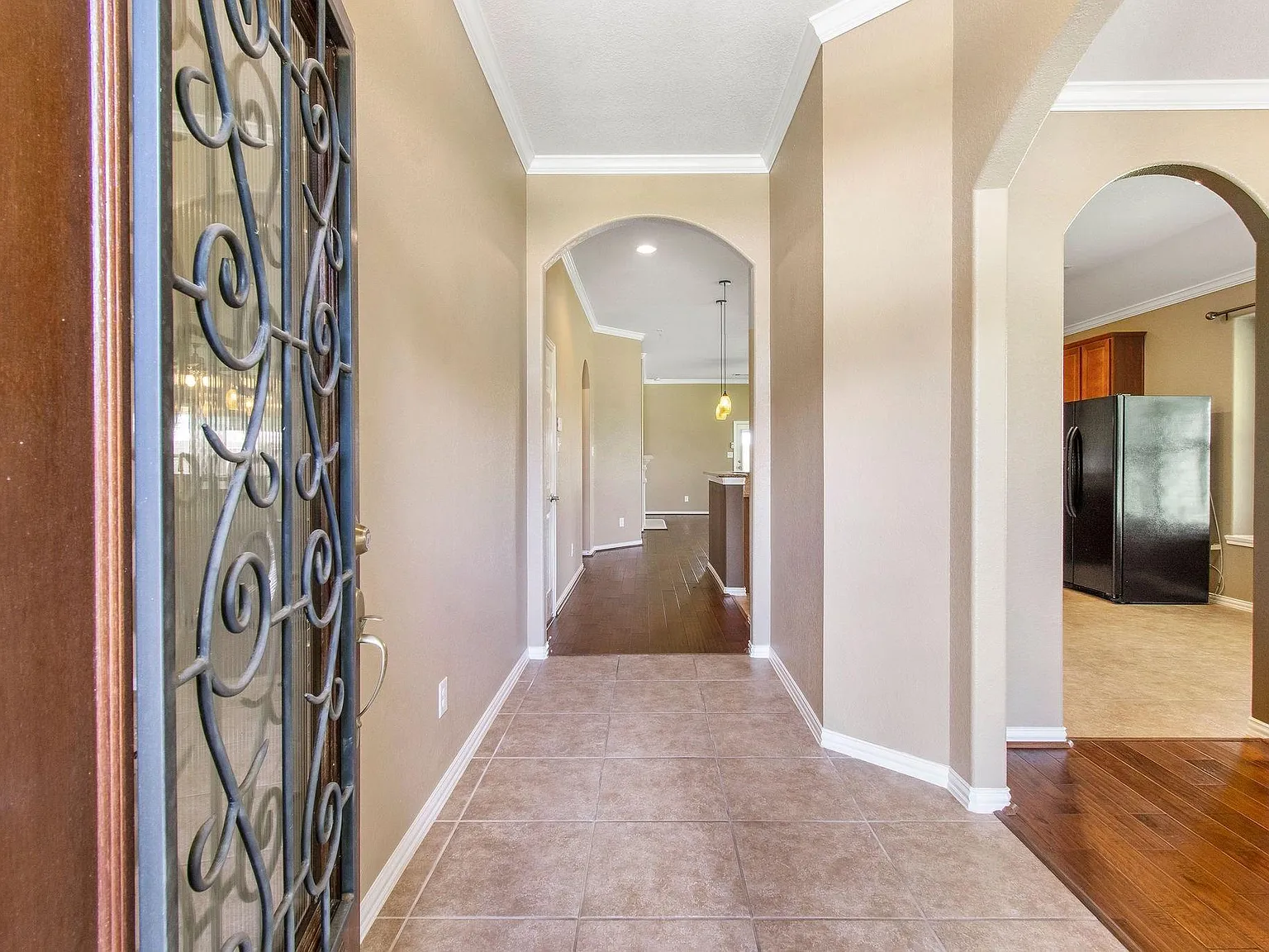 4 bed, 2.0 bath, 2192 sqft, $2,150 — Photo 3
