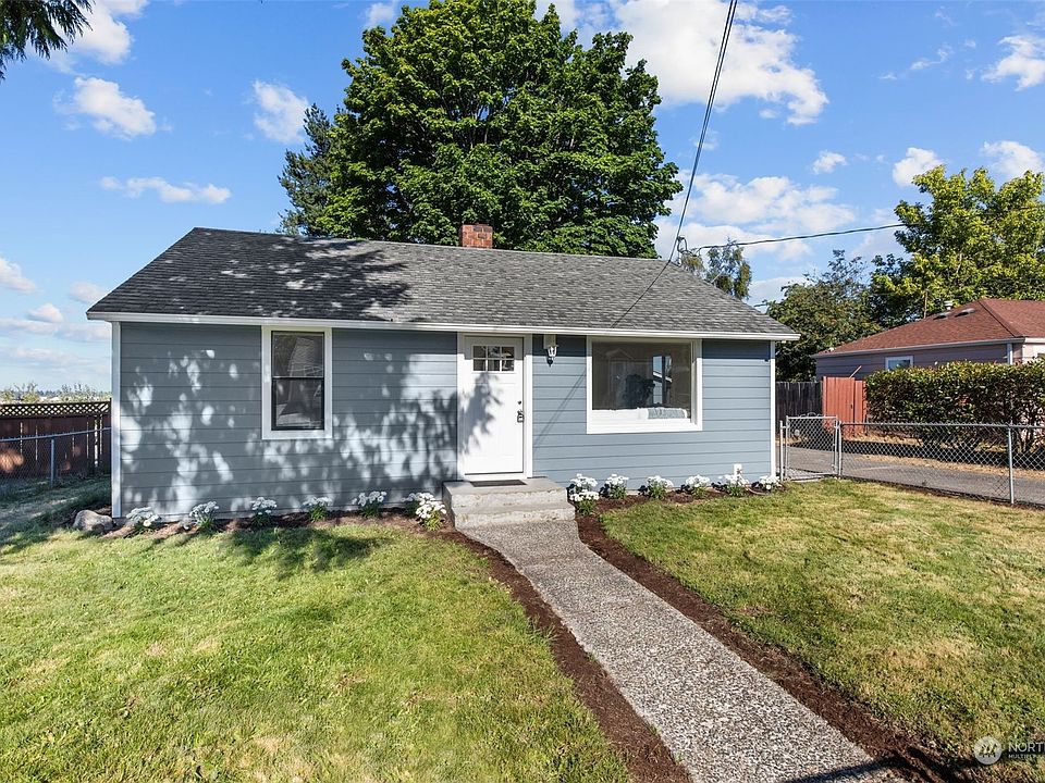 1st image of 17031 33rd Avenue S