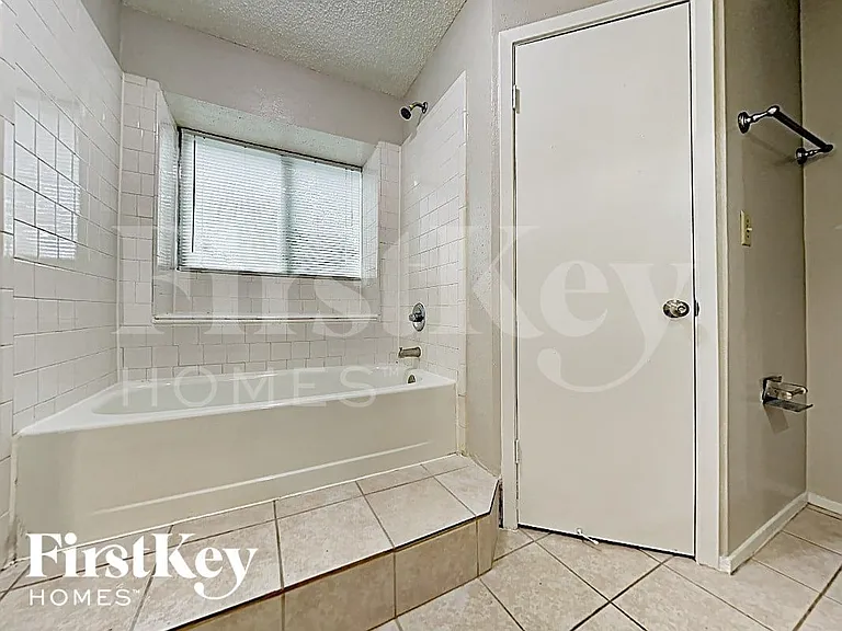 10507 Village Trail Dr — Photo 7