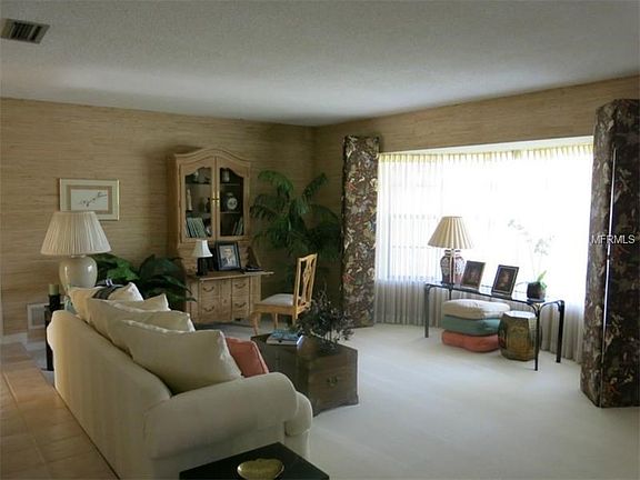 5th image of 320 Valley Dr