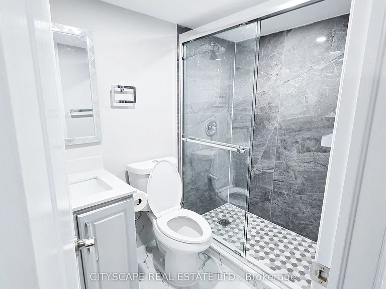 121 Ashdale Rd #LOWER — Photo 10