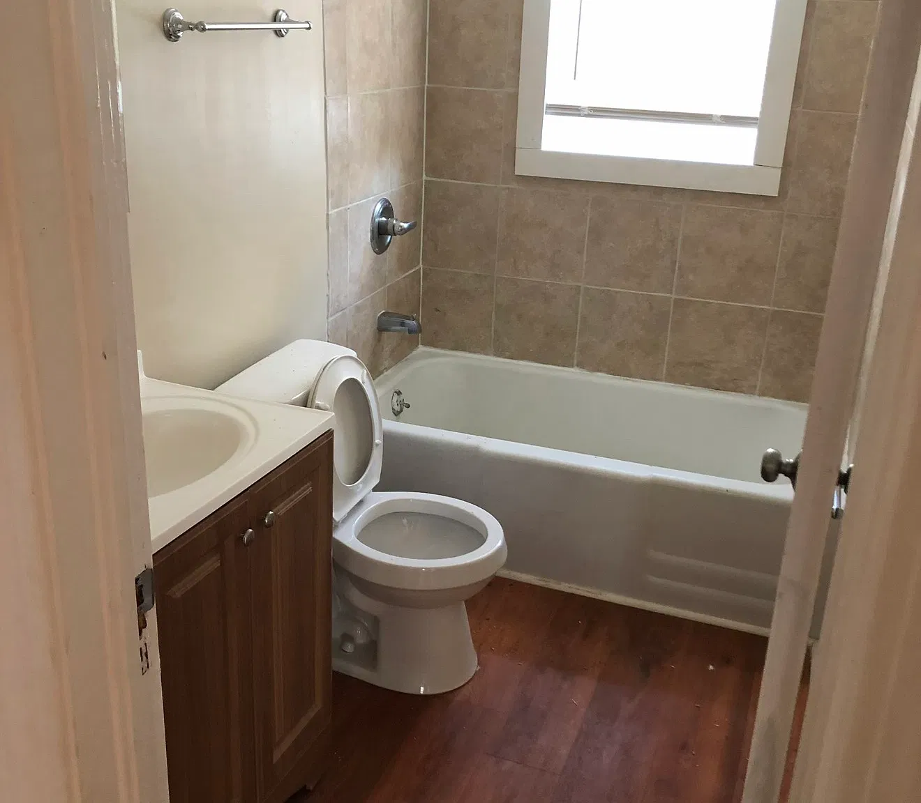 4 bed, 940 sqft, $1,716 — Photo 4