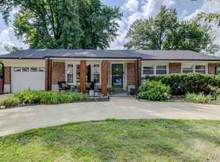 20 Alpha Dr, Florissant, MO 63031