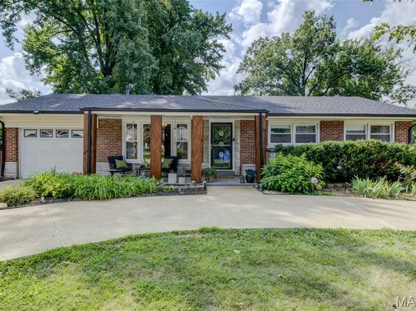 20 Alpha Dr, Florissant, MO 63031
