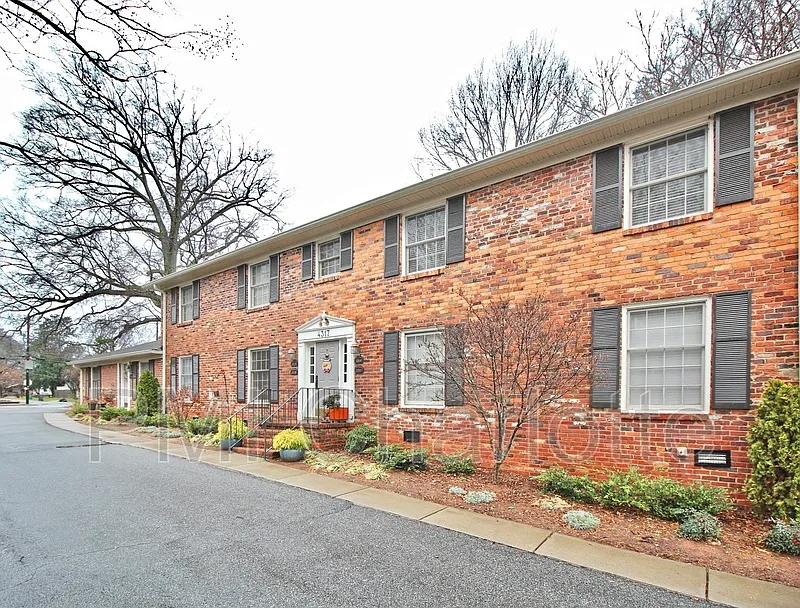 2 bed, 1.0 bath, 672 sqft, $1,150 — Photo 2