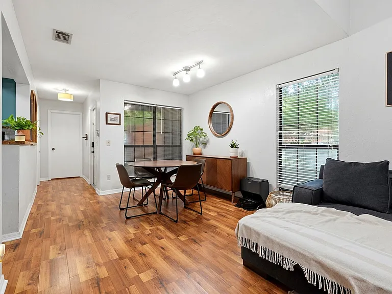 900 SW 62nd Blvd #B5 — Photo 2