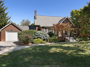 2462 Buckingham Dr, Windsor, ON N8T 2B5