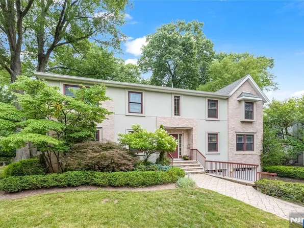 41 Downey Dr, Tenafly, NJ 07670