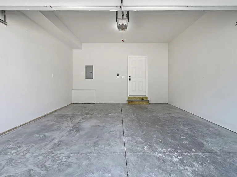 4728 Walworth Ave — Photo 34
