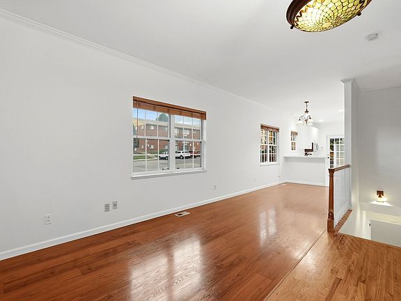 4th image of 1701 Grove St