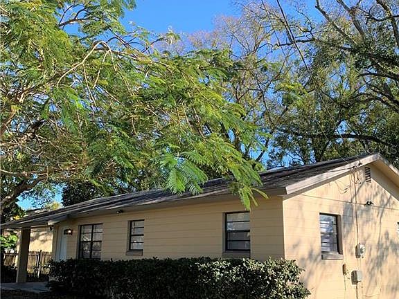 2nd image of 806 W Cherry St