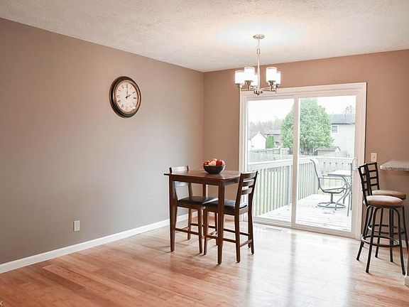 3rd image of 230 Chapel Square Cir