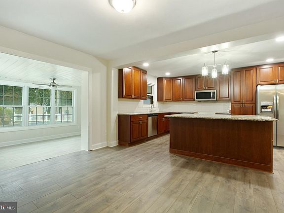 5th image of 9 Woodside Pl