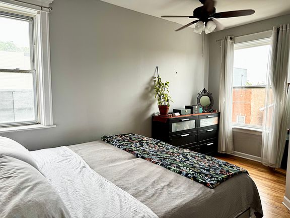 4th image of 3007 W Lyndale St APT 3