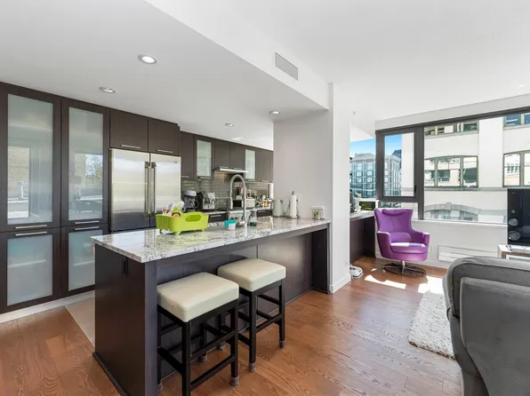 608 Broughton St #302, Victoria, BC V8W 1C7