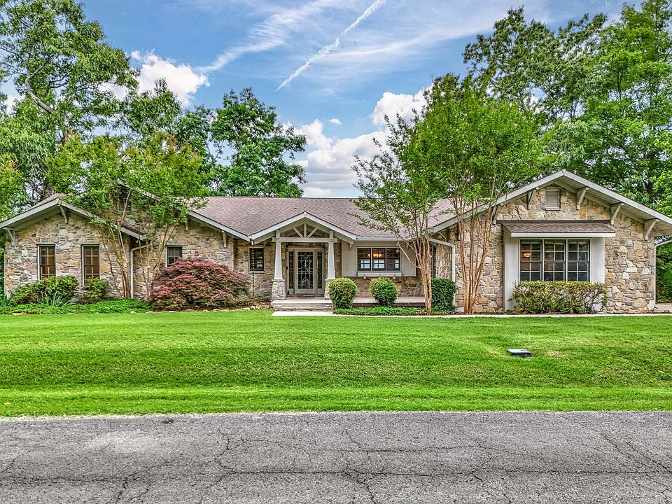 1st image of 384 Shasteen Bend Dr