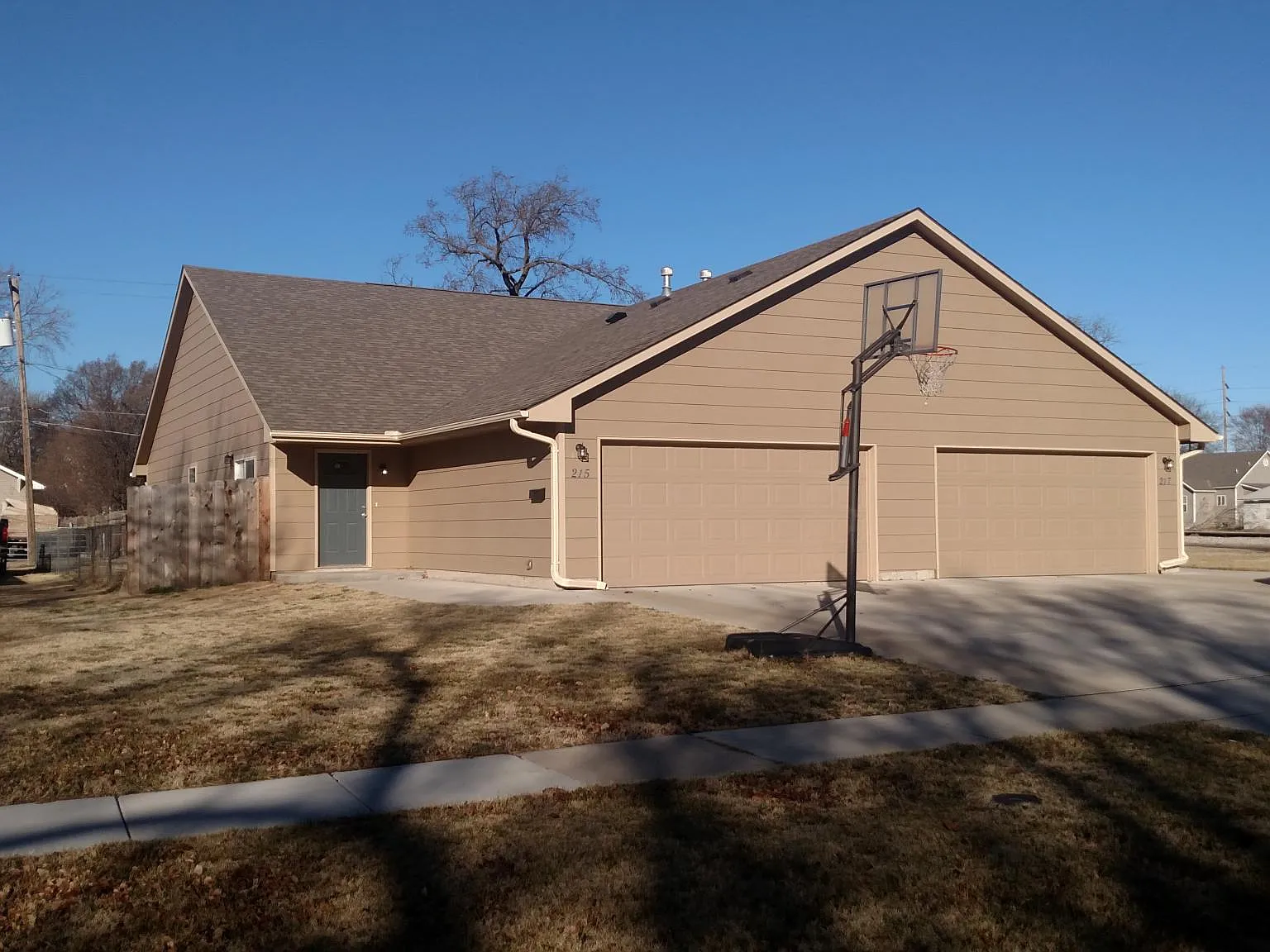 3 bed, 1300 sqft, $1,450 — Photo 1