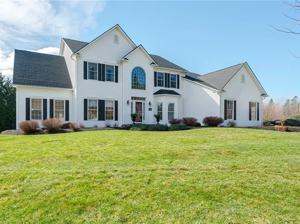 9139 Frenchmans Creek Dr, Phoenix, NY 13135