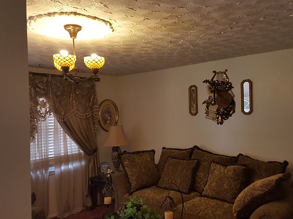 3rd image of 1352 W Sedgefield Dr