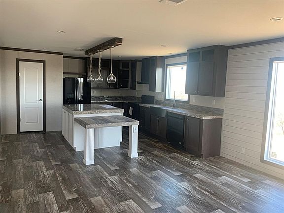 5th image of 3174 Northeast Cres
