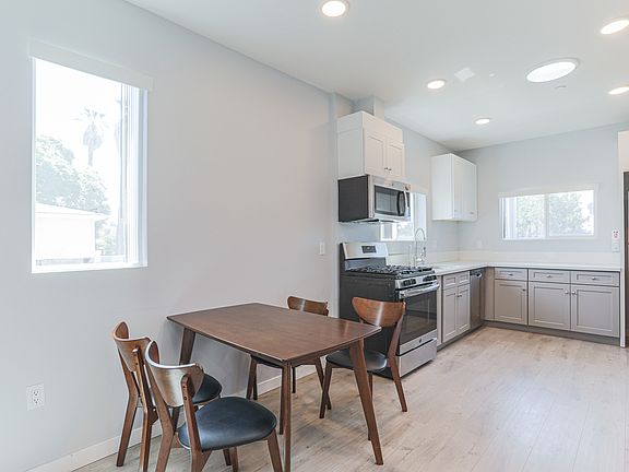 3rd image of 1231 W 36th Pl