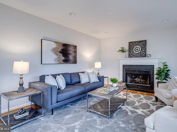 3rd image of 8506 Chase Glen Cir