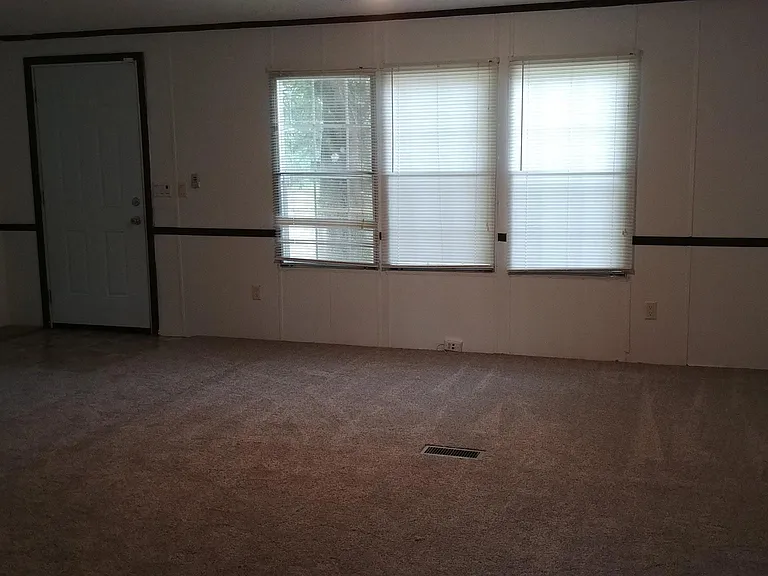 2362 Belmont Dr — Photo 2