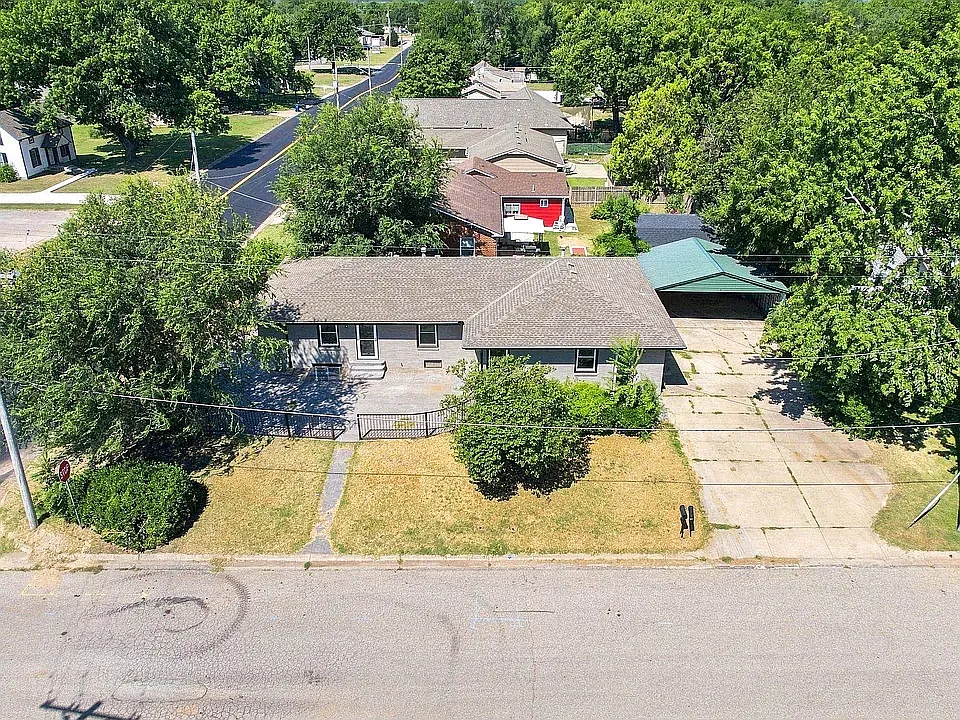 3 bed, $1,600 — Photo 1