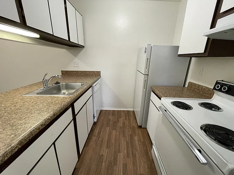 Windsor Place Apartments — Photo 83