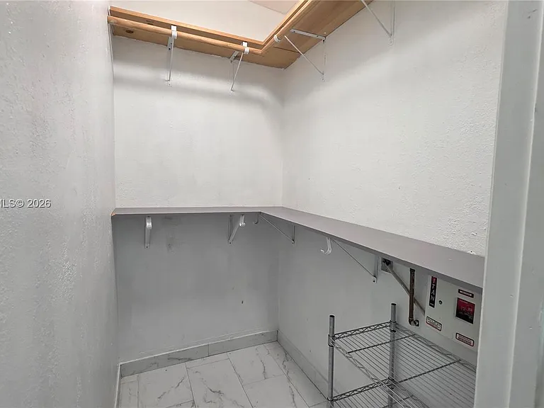 3325 S Lake Dr — Photo 7