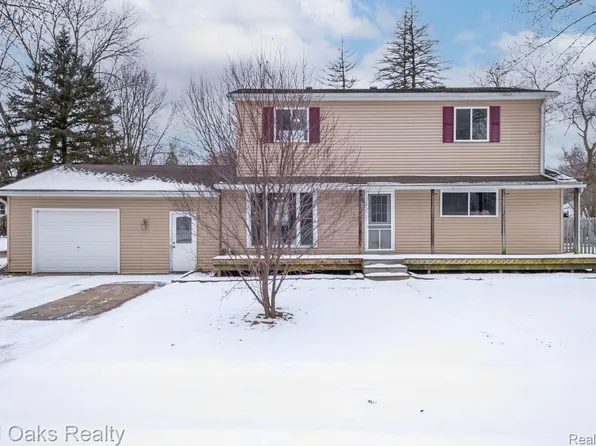 1346 Alberta Ave, Burton, MI 48509