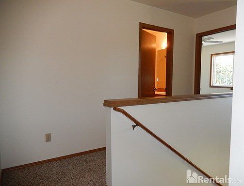 5th image of 123 Glacier Ave S
