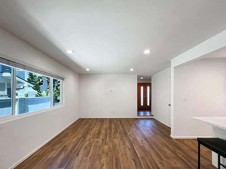 2118 Carnegie Ln — Photo 8