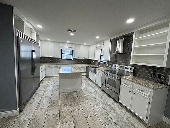 4th image of 1051 N San Patricio St